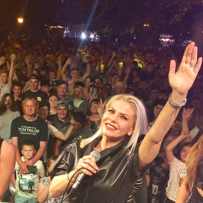 Adina a început să concerteze foarte des