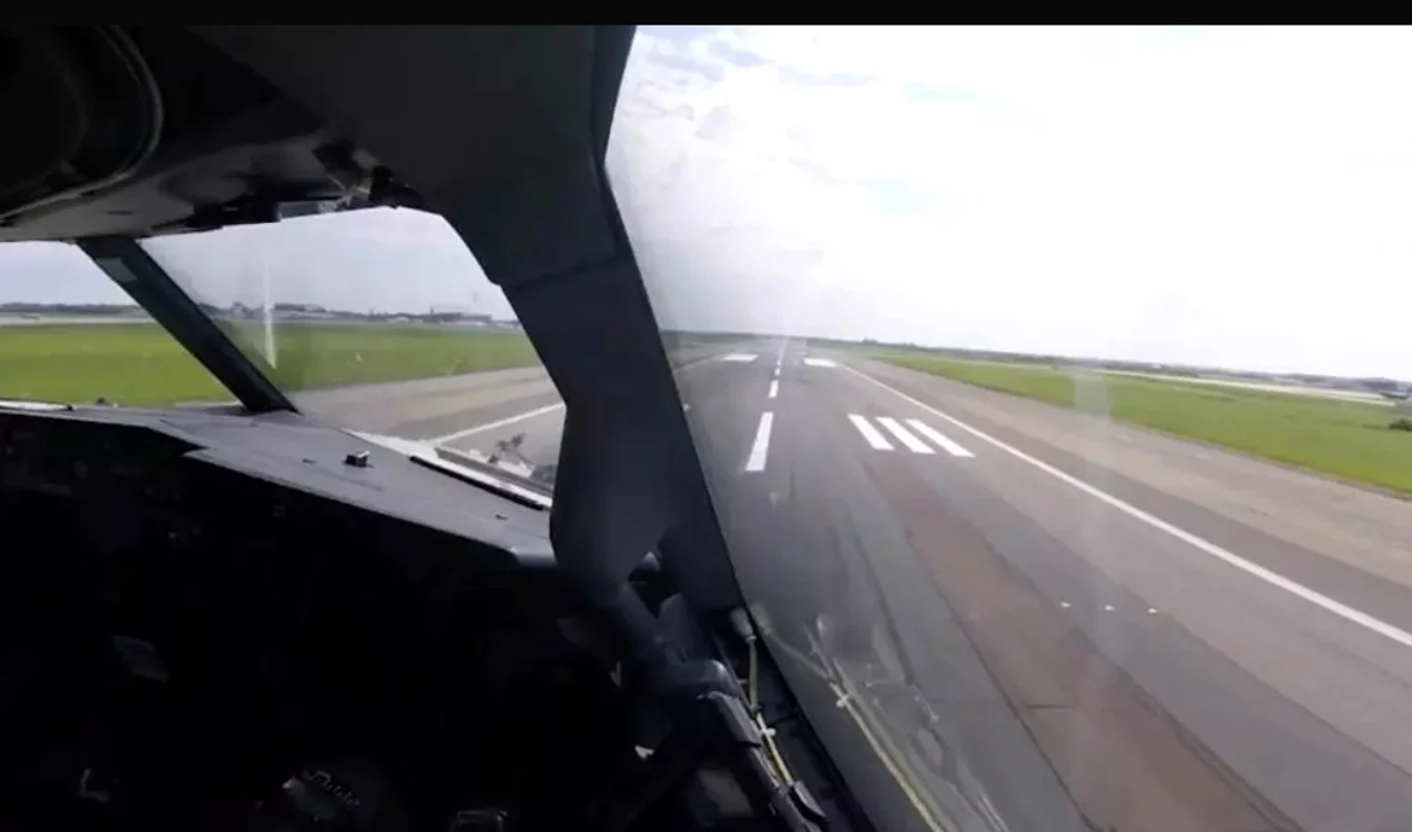 Un avion care a decolat de pe Aeroportul Otopeni / foto arhiva