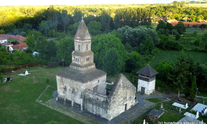 Biserica medievală din Densus  Foto Daniel Guță (1) JPG