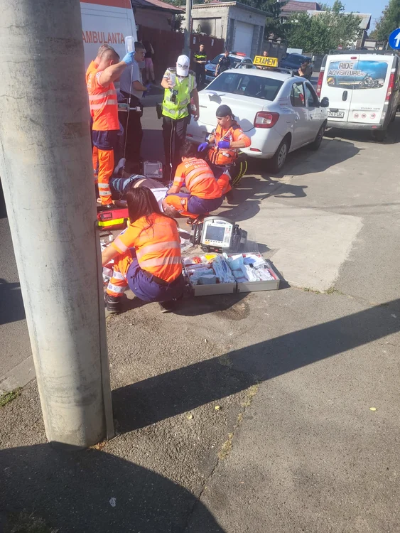 Bărbatul a fost luat la spital. Foto: Click.