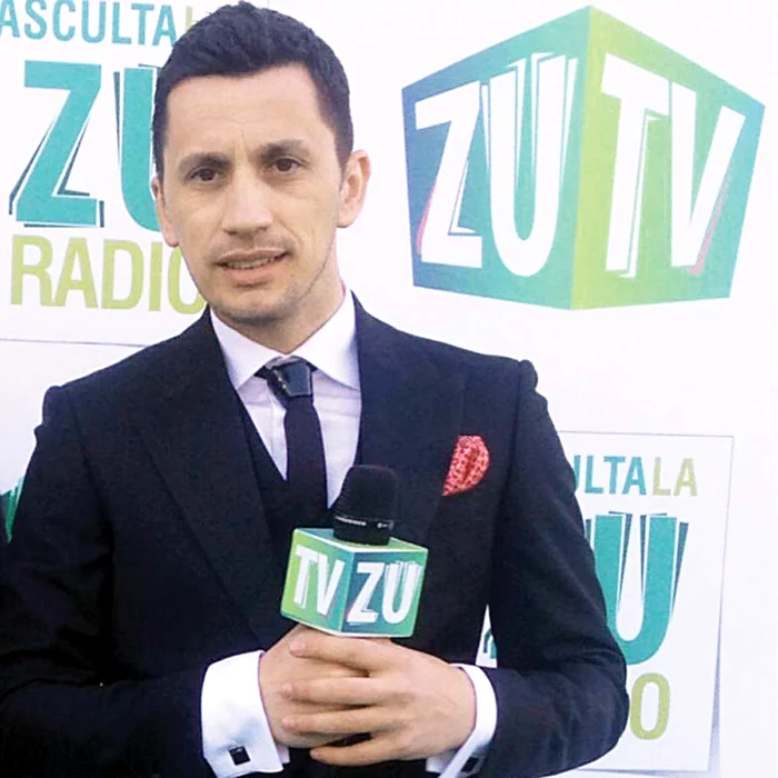 Invitaţiile pe care solista le-a trimis nuntaşilor ei sunt compuse de celebrul DJ Flick, de la Radio ZU, supranumit &quot;Eminescu modern&quot;