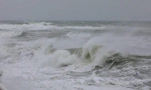 marea neagra mare agitata valuri foto primaria constanta