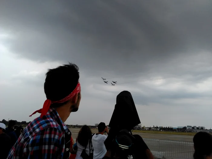 Curajoşii au urmărit spectacolul indiferent de condiţiile meteo