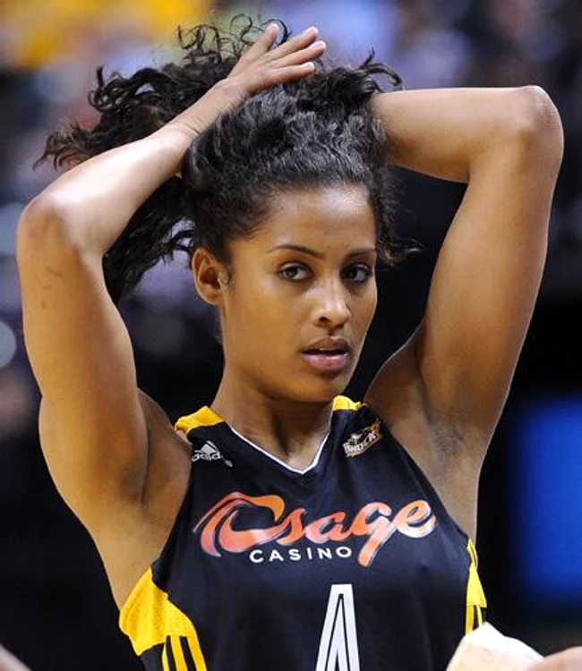 Skylar Diggins e în topul cu cele mai sexy baschetbaliste