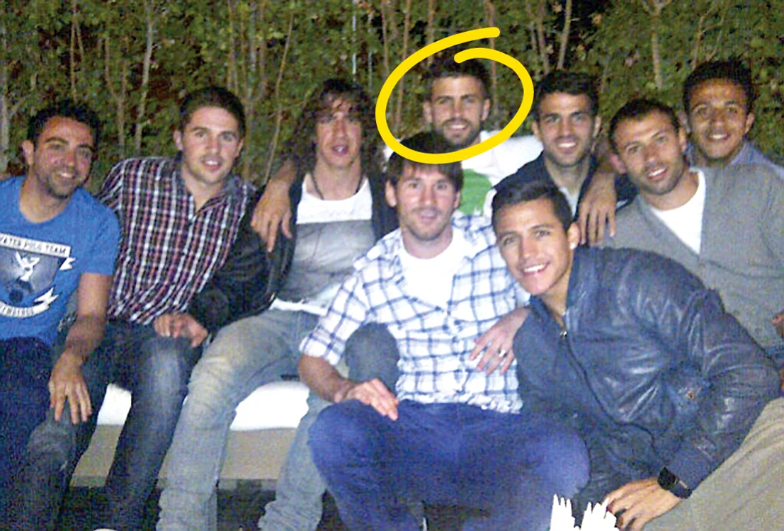În timp ce madrilenii celebrau  cucerirea titlului de campioni, jucătorii de la Barcelona, alături de  Pique, petreceau la ziua lui Fabregas