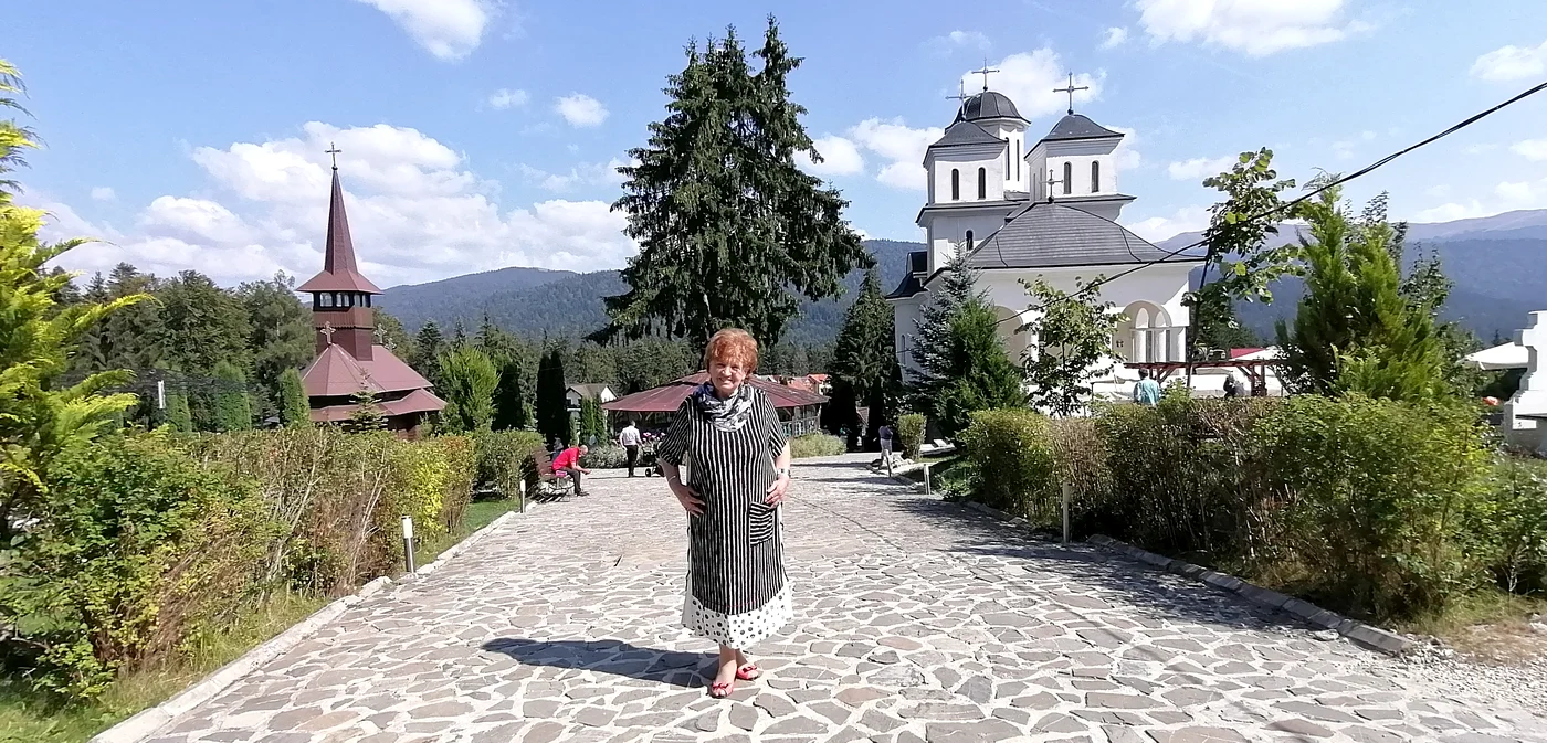 
    Elena Pădure s-a recules la mănăstirea Caraimanfoto: arhivă personală  