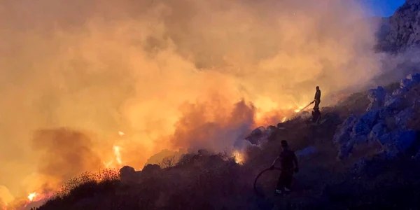 Incendii in Italia FOTO Vigli dei Fuoco