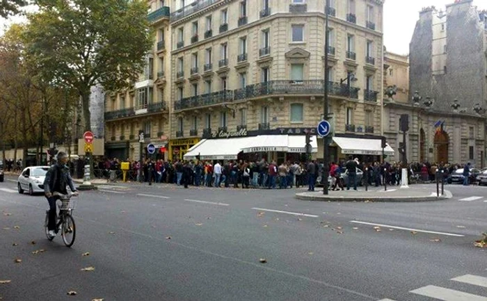 Coadă la vot la secţia de vot din Paris