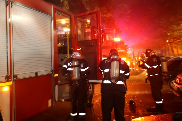 Pompierii au găsit în locuință trupul carbonizat al unui bărbat FOTO IGSU