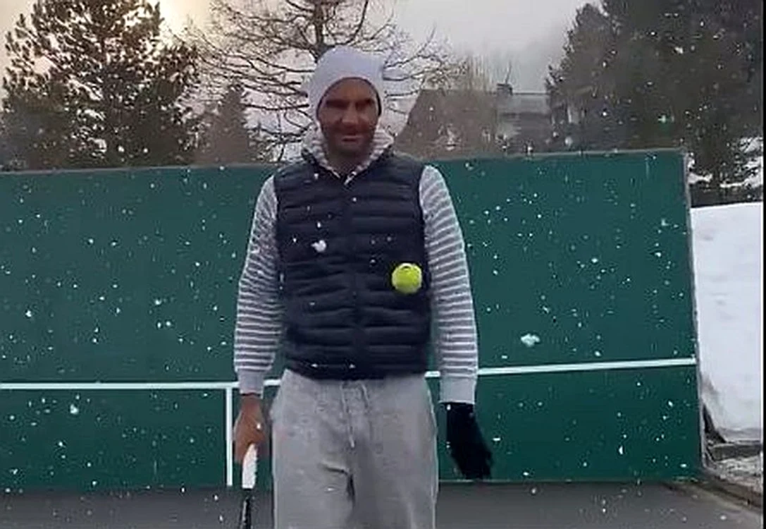 Roger Federer s-a antrenat pe ninsoareFoto: Facebook/RogerFederer