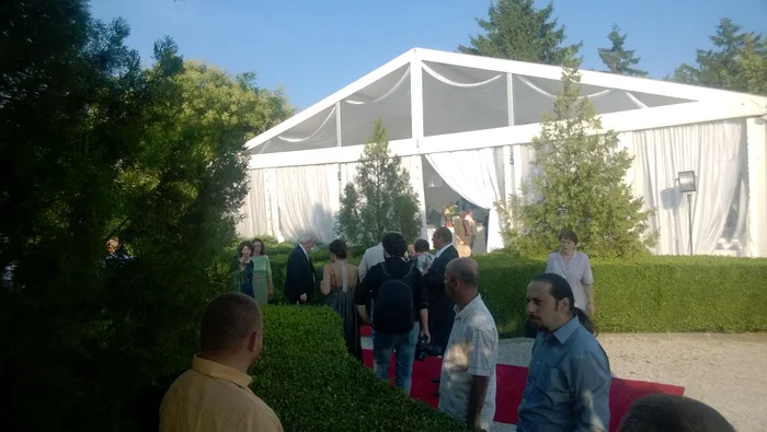 Au început să vină invitații la nunta lui Bobby Păunescu