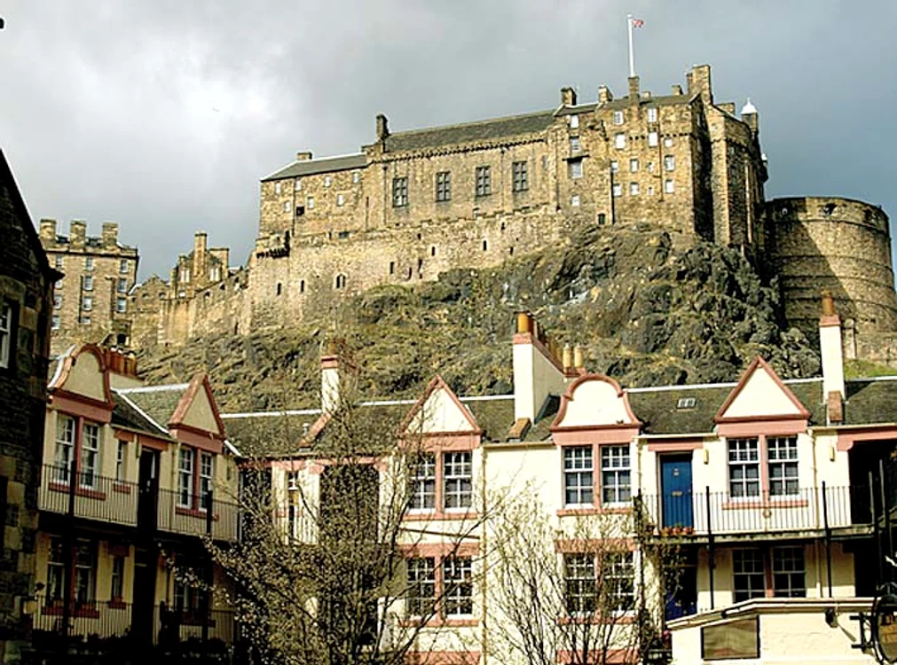 Castelul Edinburgh (Marea Britanie),  construit în  sec. al XII-lea