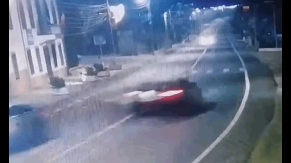 Accident cumplit între două mașini într-o comună din Bistrița-Năsăud. Două persoane au murit