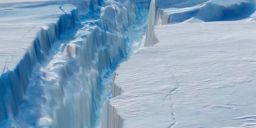 aisberg pine island antarctica