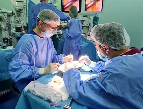 Institutul de Transplant Renal are aparatură și medici de excepție, dar are nevoie de un sediu nou