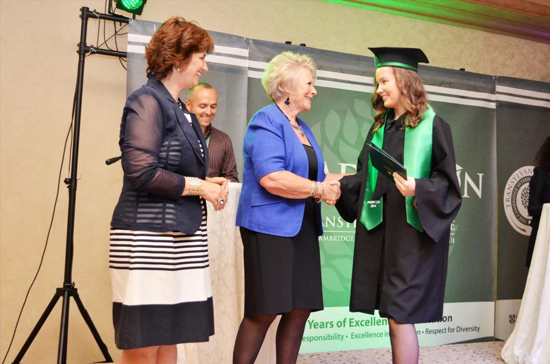 prima promotie transylvania college foto