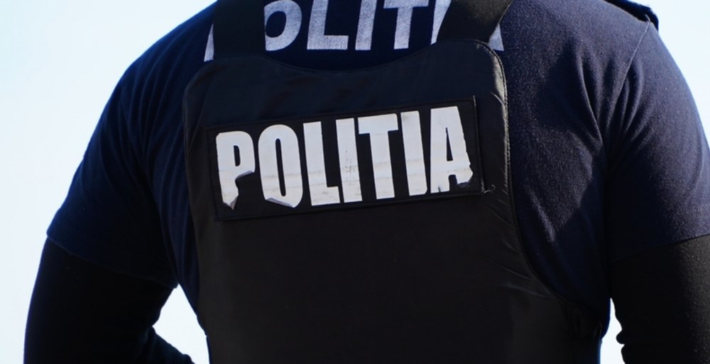 Copil de 2 ani, amenințat cu moartea de tatăl său. Bărbatul avea un cutter asupra lui. Au intervenit trupele speciale