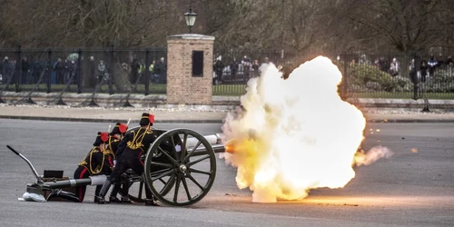 Au tras cu tunurile in onoarea Prinţului Philip. FOTO Gettyimages