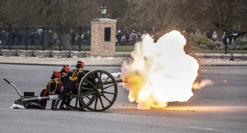 Au tras cu tunurile in onoarea Prinţului Philip. FOTO Gettyimages