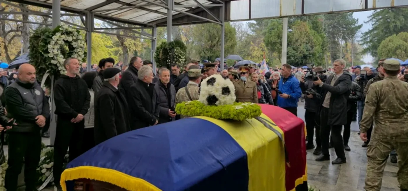 Zeci de oameni importanți la înmormântarea lui Emeric Ienei  Foto/ebihoreanul.ro