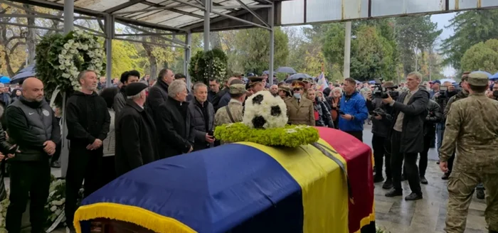 Zeci de oameni importanți la înmormântarea lui Emeric Ienei Foto/ebihoreanul.ro