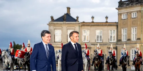 Nicușor Dan, alături de Emmanuel Macron FOTO AFP