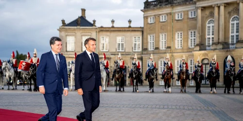 Nicușor Dan, alături de Emmanuel Macron FOTO AFP