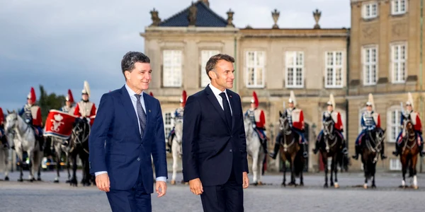 Nicușor Dan, alături de Emmanuel Macron FOTO AFP