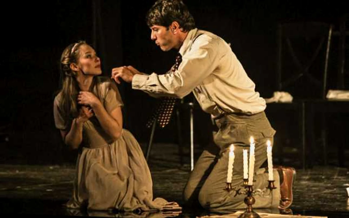 „Menajeria de sticlă”, de Tennessee Williams, la Teatrul „Toma Caragiu” din Ploieşti  FOTOGARFII de Maria Ştefănescu