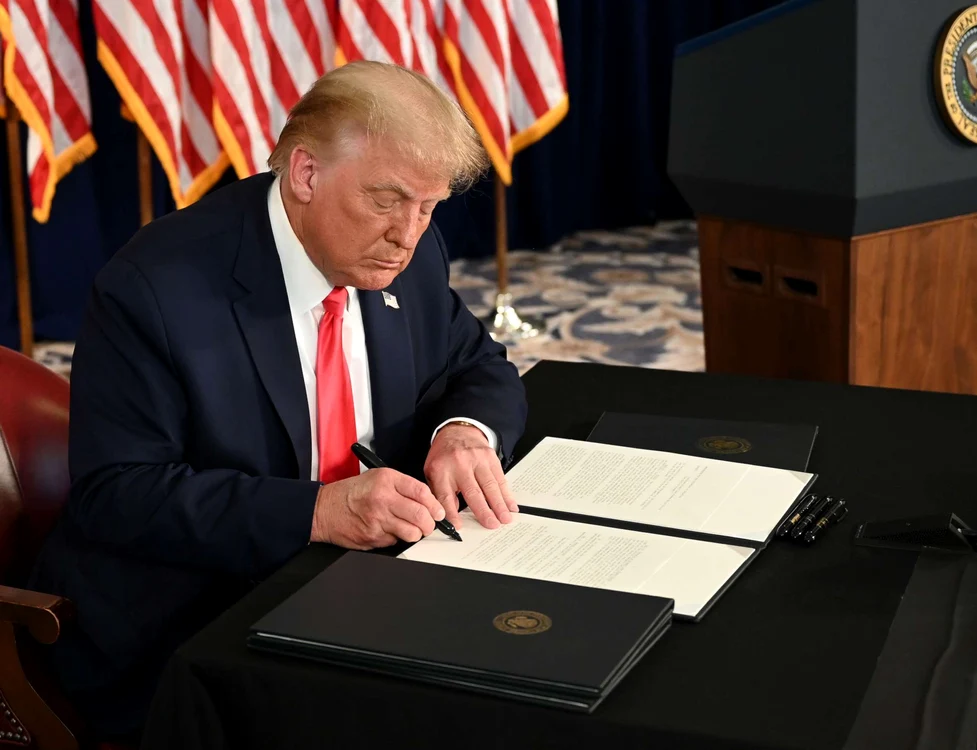 Trump a semnat ordinul pentru redenumirea Departamentului Apărării FOTO: X
