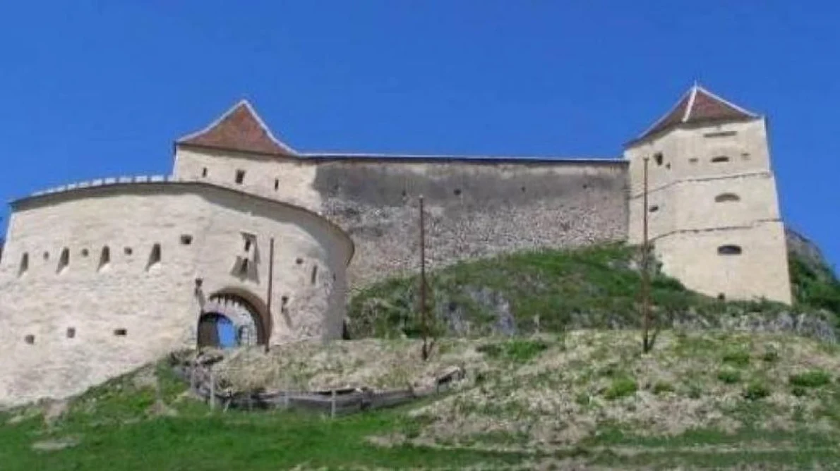 Cetatea Râşnovului „restaurată” cu buldozere jpeg