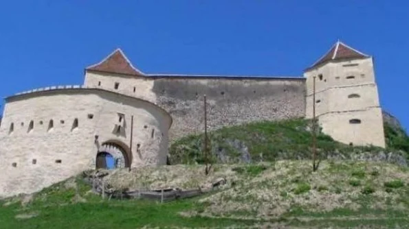 Cetatea Râşnovului „restaurată” cu buldozere jpeg