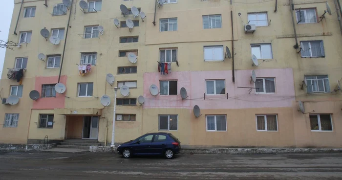 Fetiţa locuia împreună cu agresorul