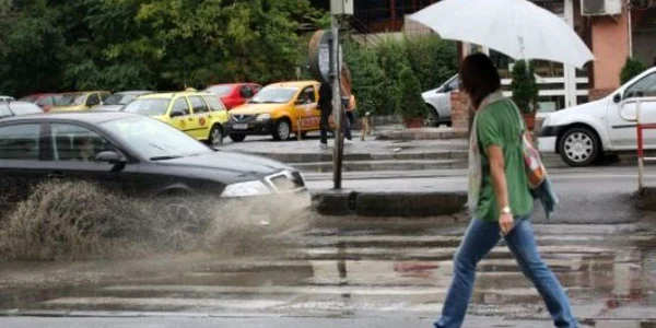 În câteva ore, județul Hunedoara intră sub incidența codului galben de ploi și vijelii