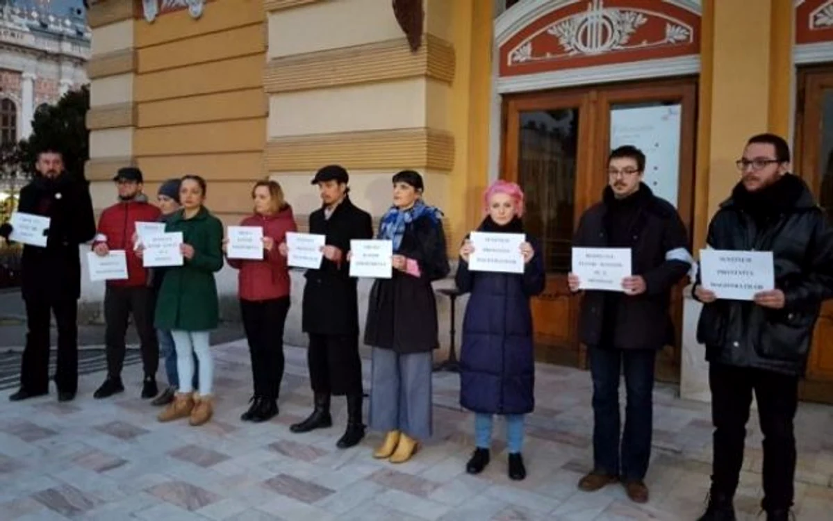 Actorii clujeni s-au solidarizat cu colegii lor din Bucureşti şi cu magistraţii din Cluj. FOTO: Dan Bodea