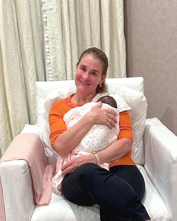 Melinda Gates cu nepoata jpg