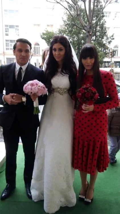 Elena Băsescu alături de soţ şi de fina ei (foto: Facebook)