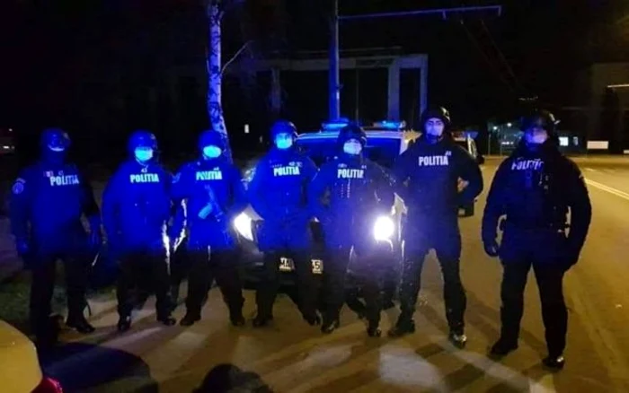 Poliţia şi Jandarmeria sunt la datorie în prima noapte în care intră în vigoare restricţiile de deplasare pe timpul nopţii. FOTO Facebook Marian Godina