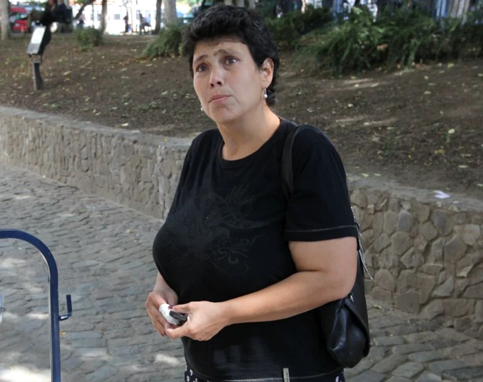 Ioana Tufaru a stat în faţa bisericii, cu faţa transfigurată de durere