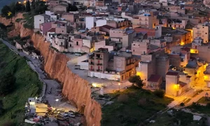 alunecare de teren in sicilia italia foto x @mondoterremoti 2 jfif