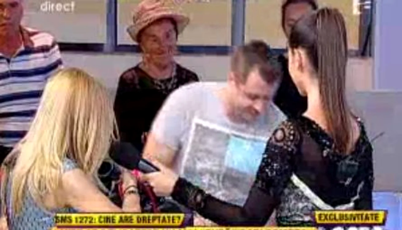 Simona Gherghe a ţinut aparatul de filmat cât timp cameramanul a gustat manâcarea lui Marcel Toader. (captură Antena 1)