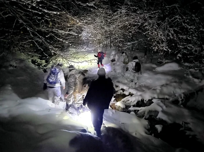 Salvatorii nu pot lua legătura cu bărbatul. FOTO: arhivă / Salvamont 