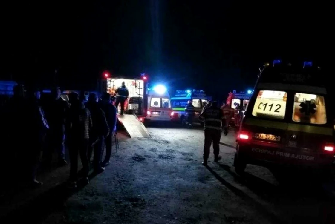 
    O explozie urmată de incendiu a avut loc la o secţie de încărcare butelii, în localitatea Stei, judeţul Bihor, luni seară (4 februarie). Șapte muncitori au suferit arsuri grave.FOTO: bihon.ro  
