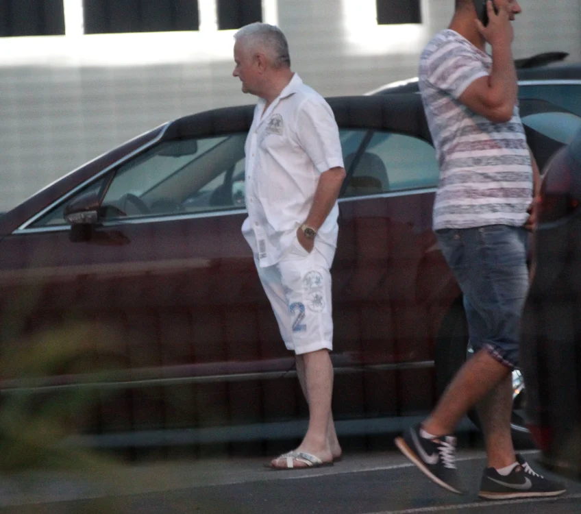 Afaceristul a plecat repede de la petrecere şi se grăbea spre hotel