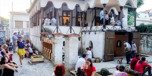 Casă de târgoveţ Calea Şerban Vodă 33 FOTO via News.ro