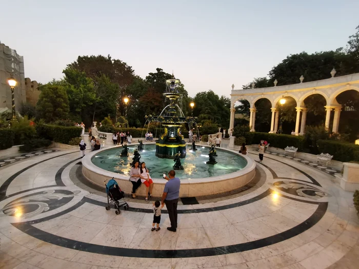 Atmosferă în centrul capitalei Baku FOTO Ștefan Both