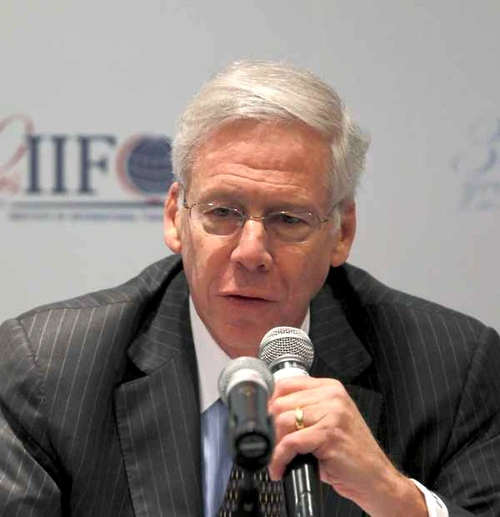 Charles Dallara, directorul general al Institutului pentru Finanţe Internaţionale. (Foto: Reuters)