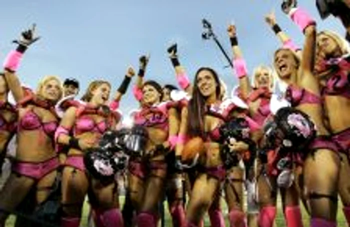 Fetele din Lingerie Football League * Foto: Reuters