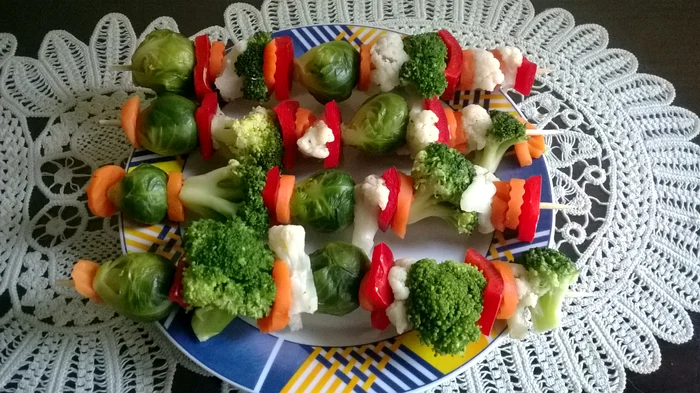 
    Frigărui de legume vesele  