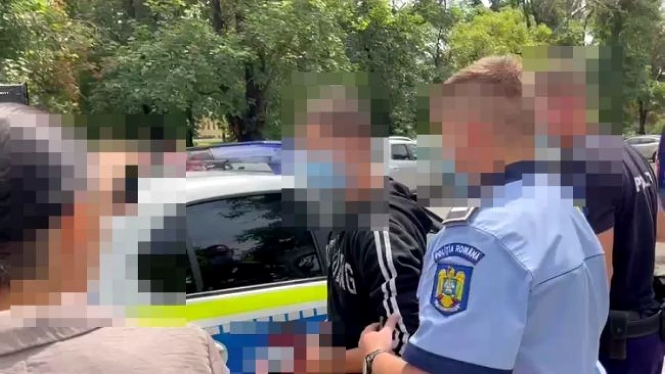 Tânărul a fost încătuşat FOTO botosaneanul.ro